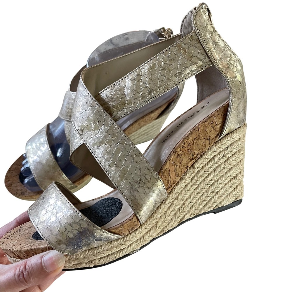 Adrienne Vittadini Clarity Wedge Sandals Womens 7.5 Gold Metallic Snakeskin Glam